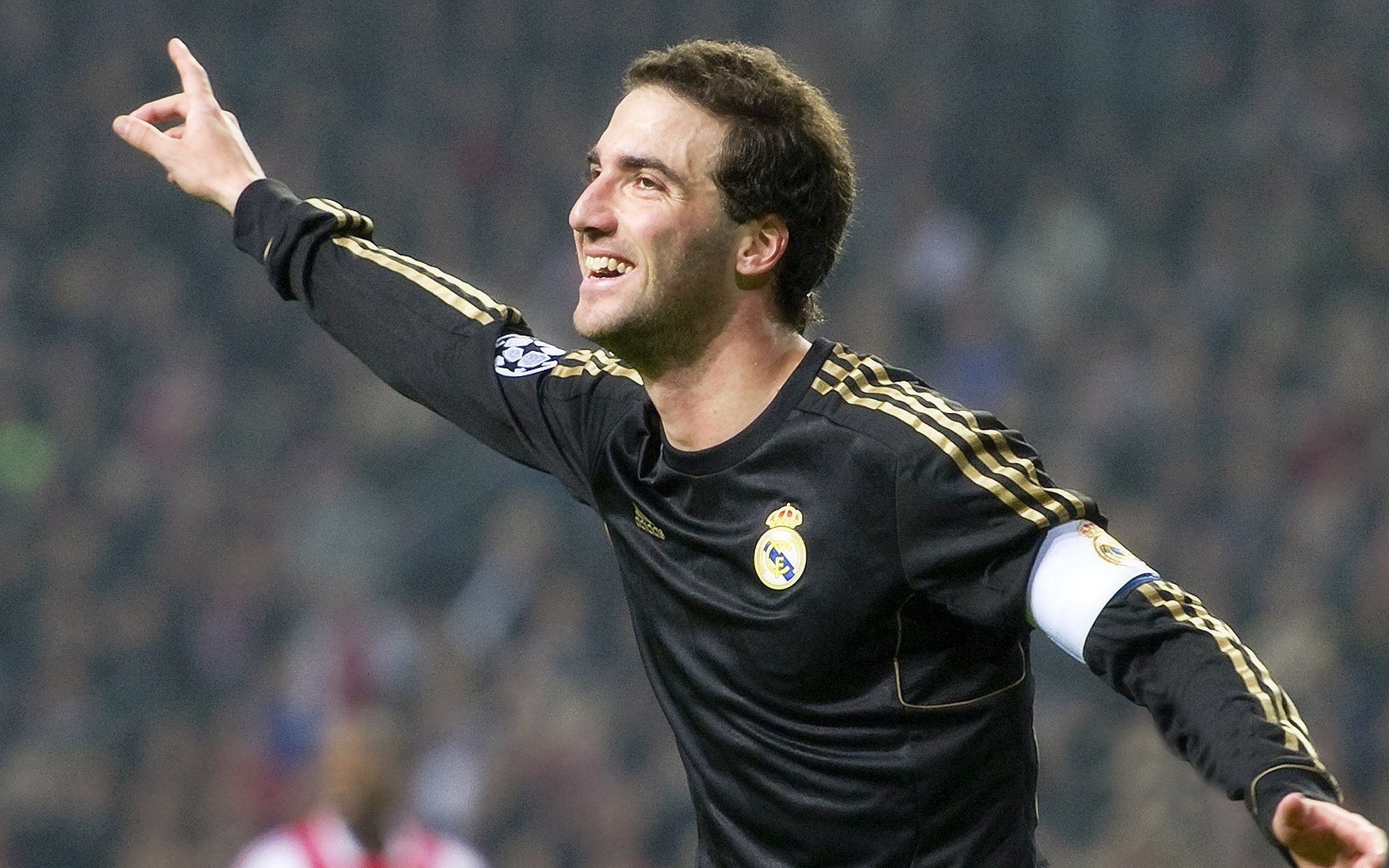 纳达尔强势回归红土赛场，法网前景引热议