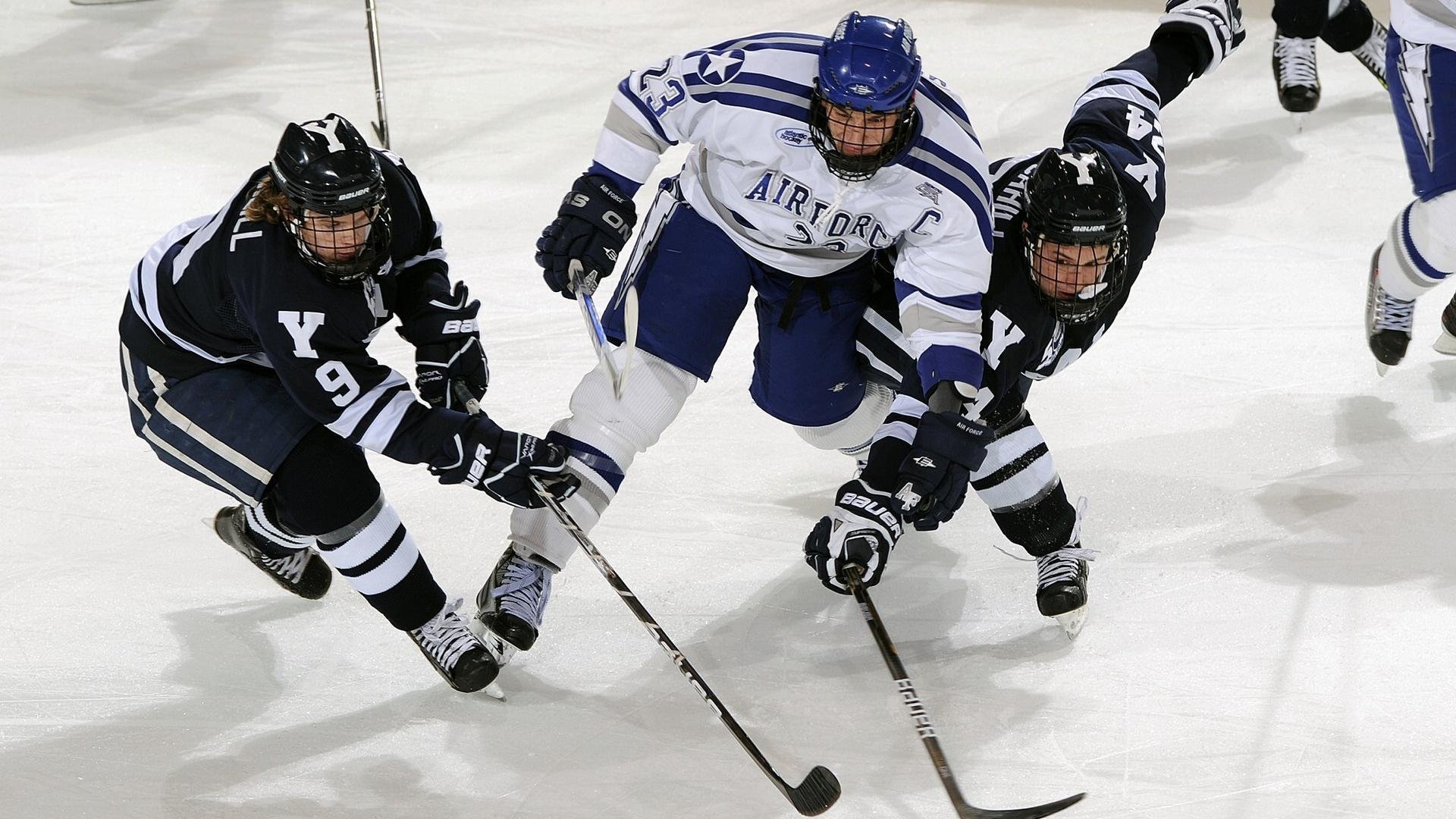 中国速度滑冰队再创佳绩 小将王雪打破全国纪录