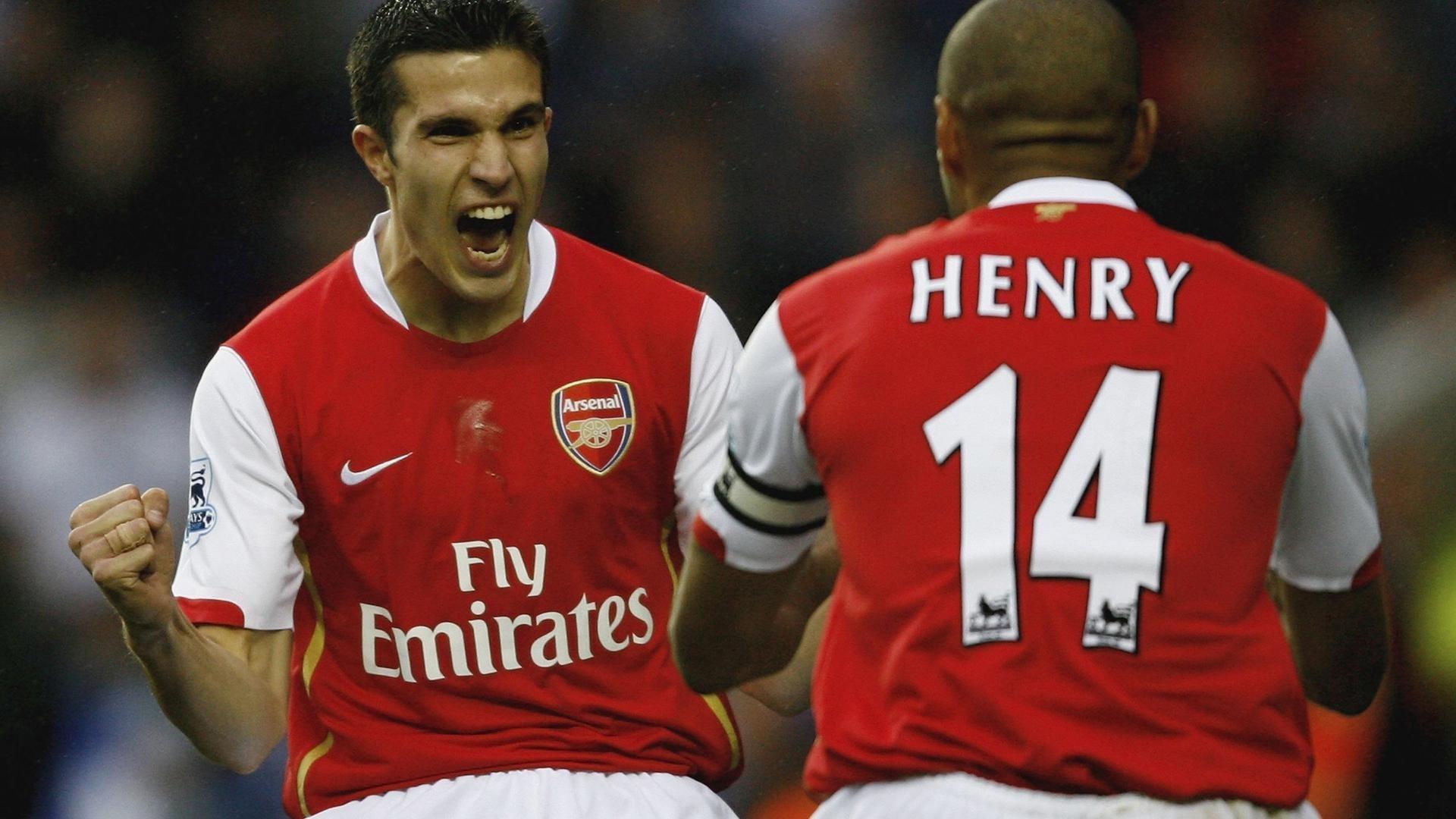 利物浦锁定新目标，斯洛特力荐阿尔克马尔新星斯密特，荷媒曝转会进程加速